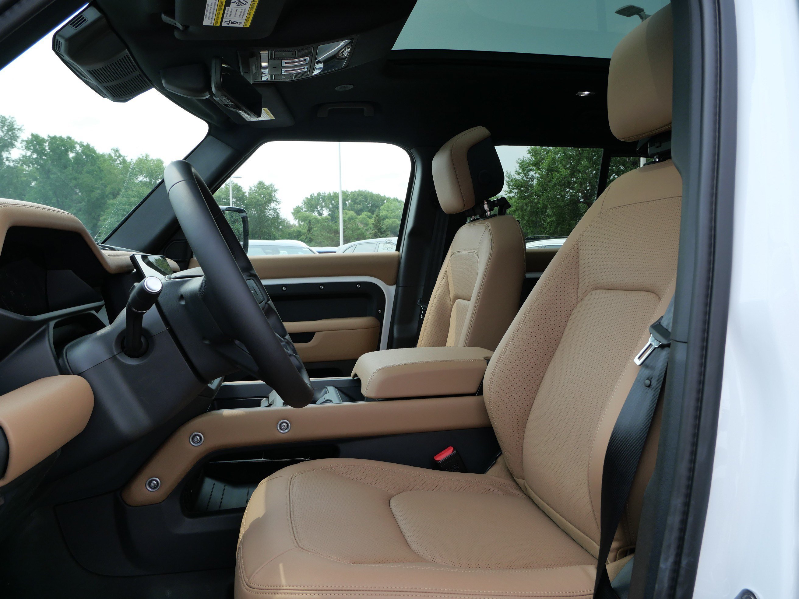 New 2026 Fuji White Land Rover S image 3