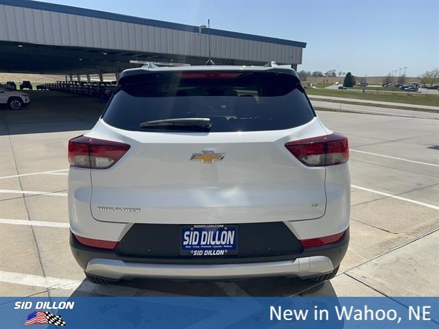 New 2026 Summit White Chevrolet LT image 4
