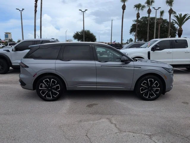 Used 2024 Gray Lincoln Reserve image 3
