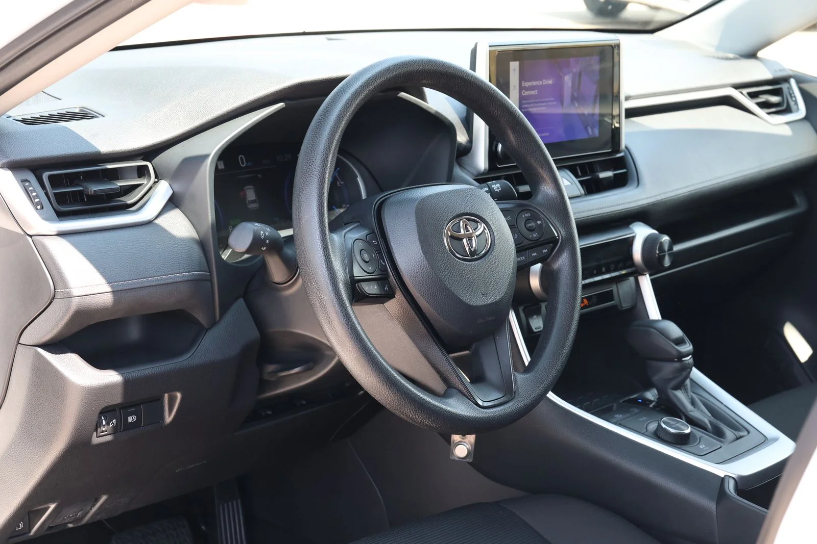 Used 2025 White Toyota LE image 13