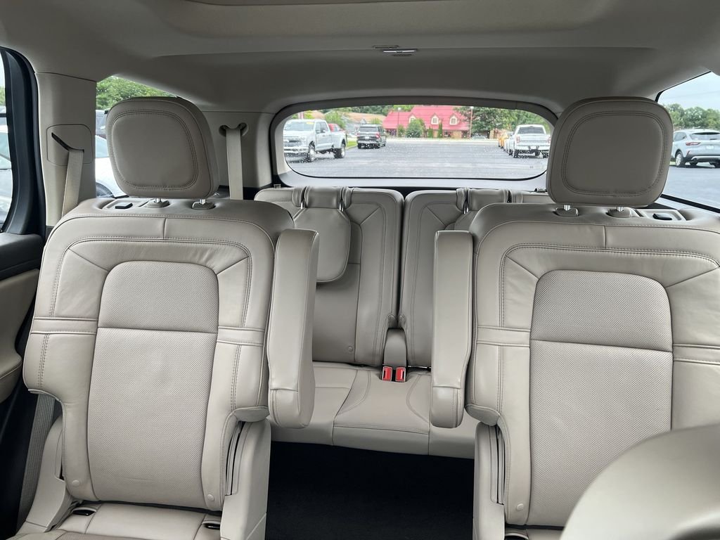 Used 2021 White Lincoln Reserve image 29
