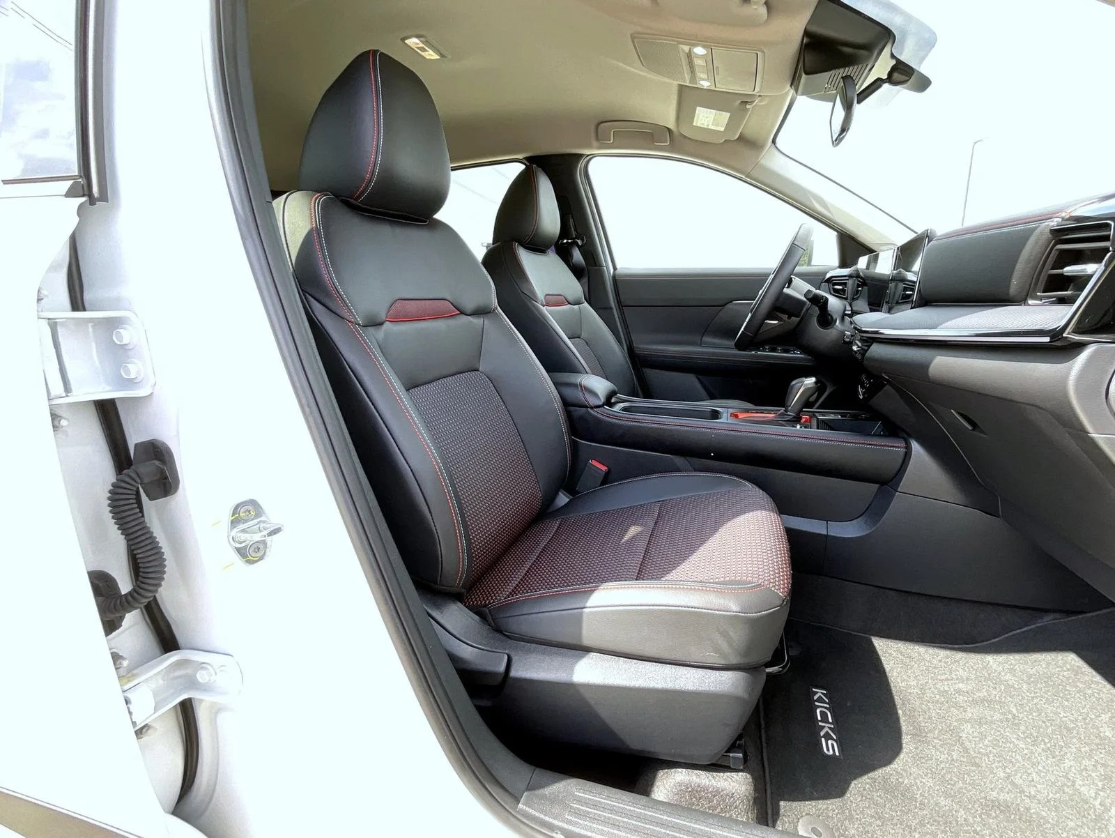 Certified Used 2025 White Nissan SR image 16