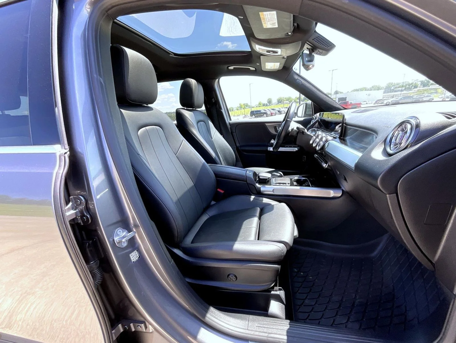 Used 2021 Gray Mercedes-Benz GLB 250 image 16