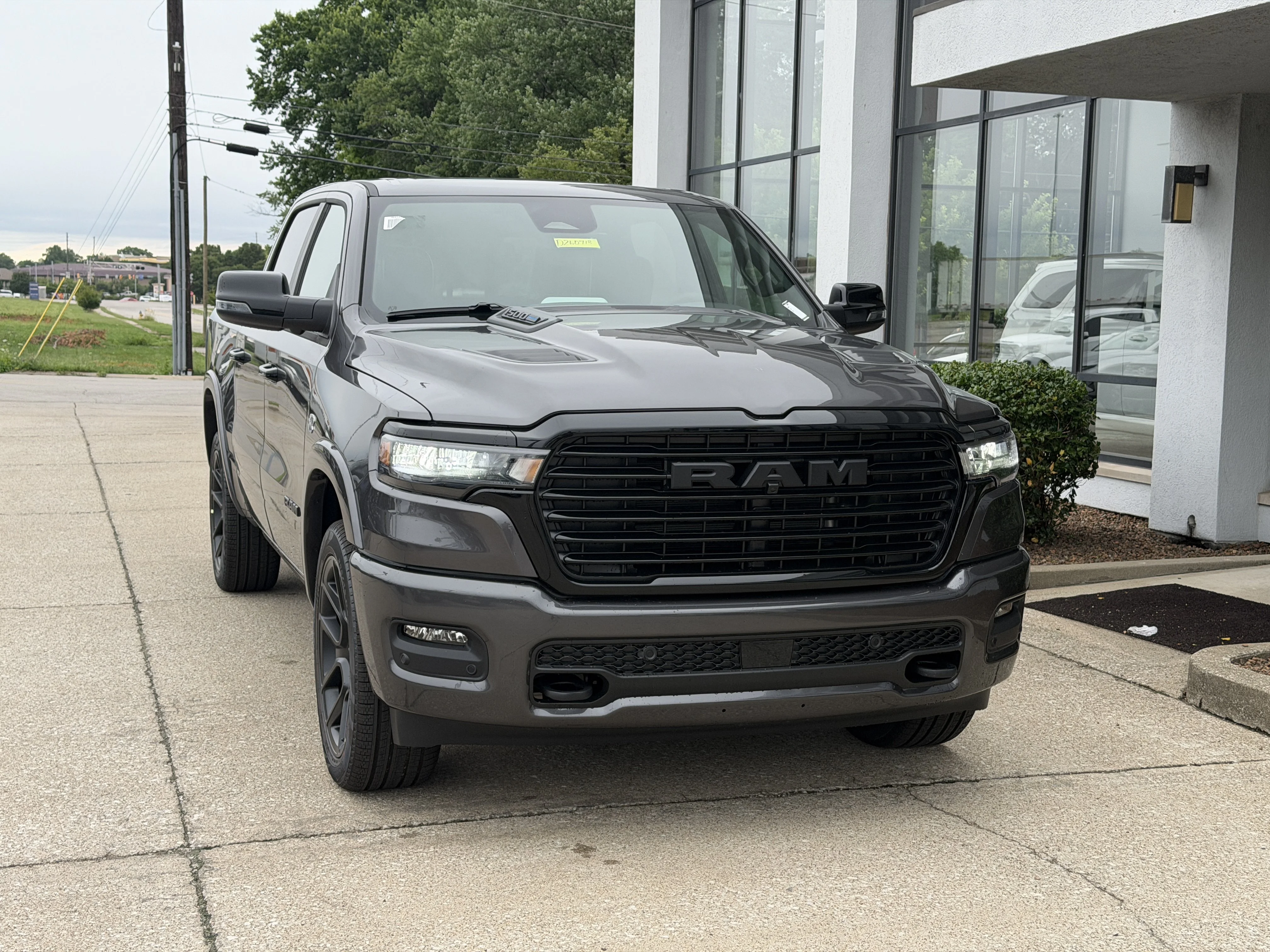 New 2026 Granite Crystal Metallic Clear-Coat Exterior Paint RAM Laramie image 21