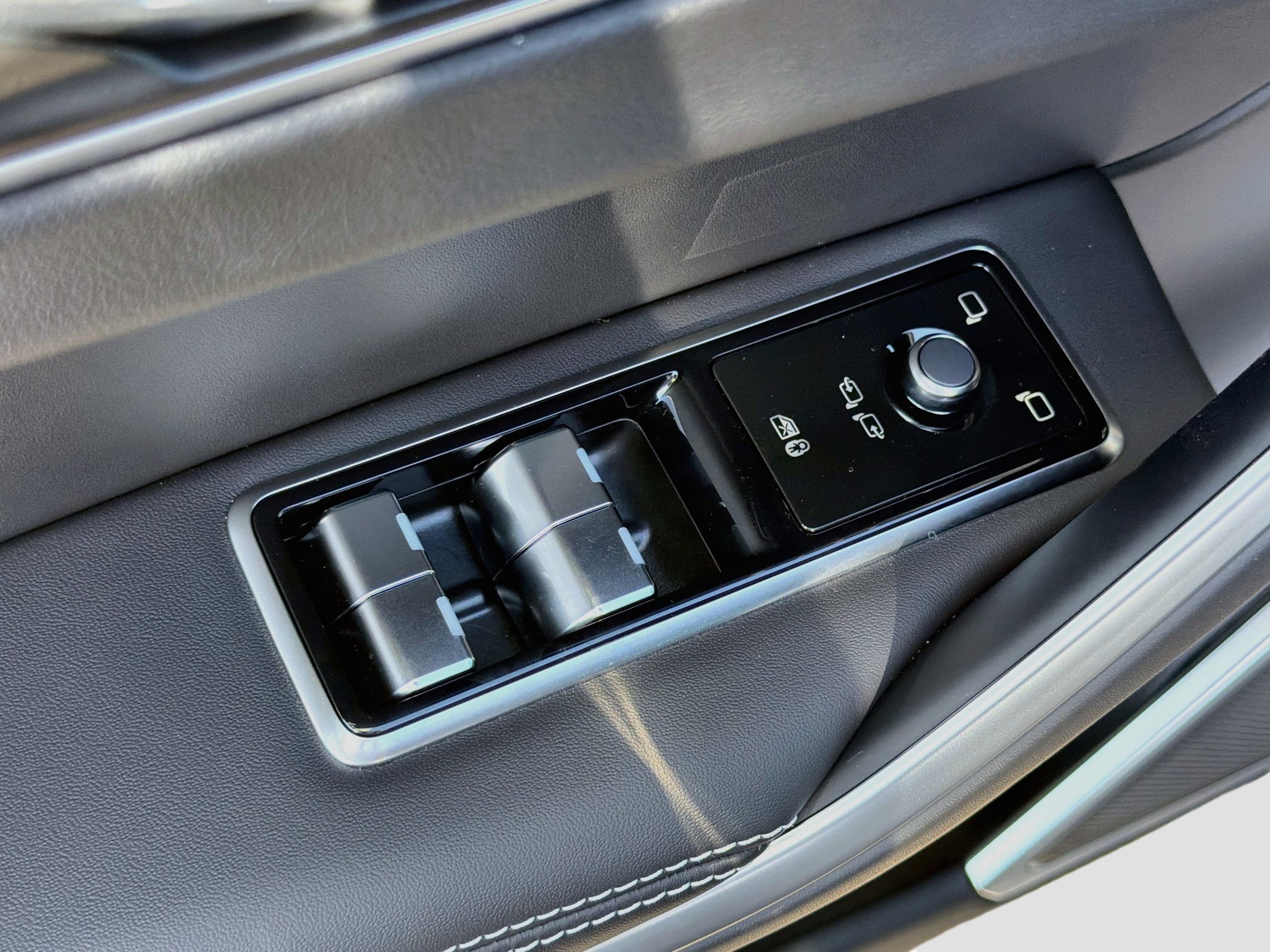 2026 Jaguar F-Pace R-Dynamic S - Photo 23