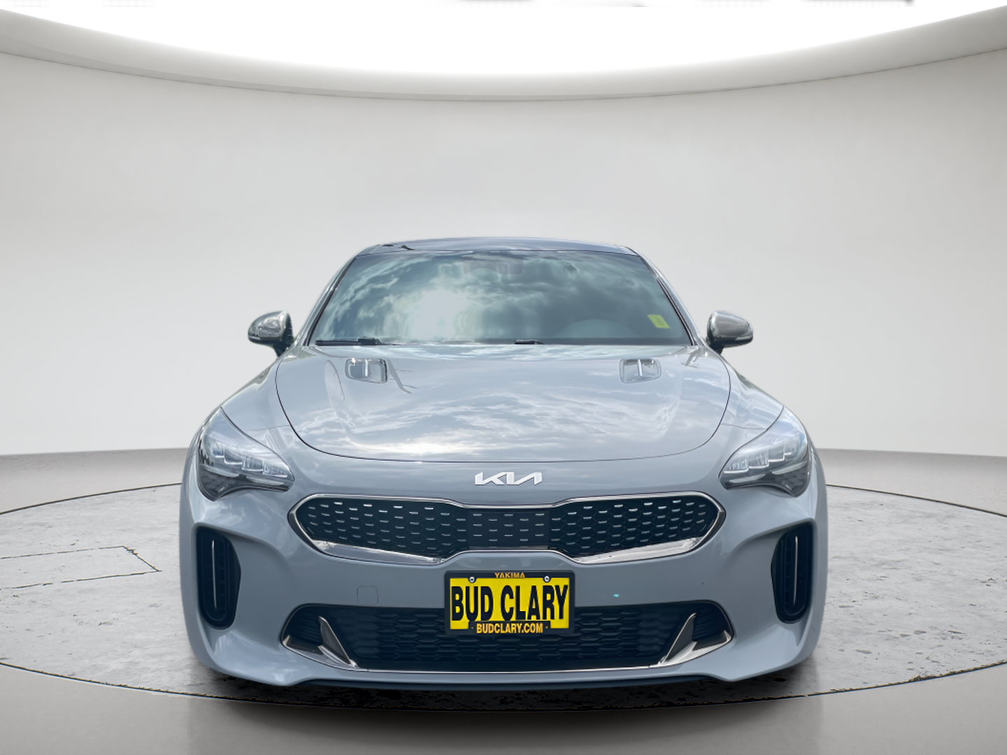 Used 2022 White Kia GT1 image 2