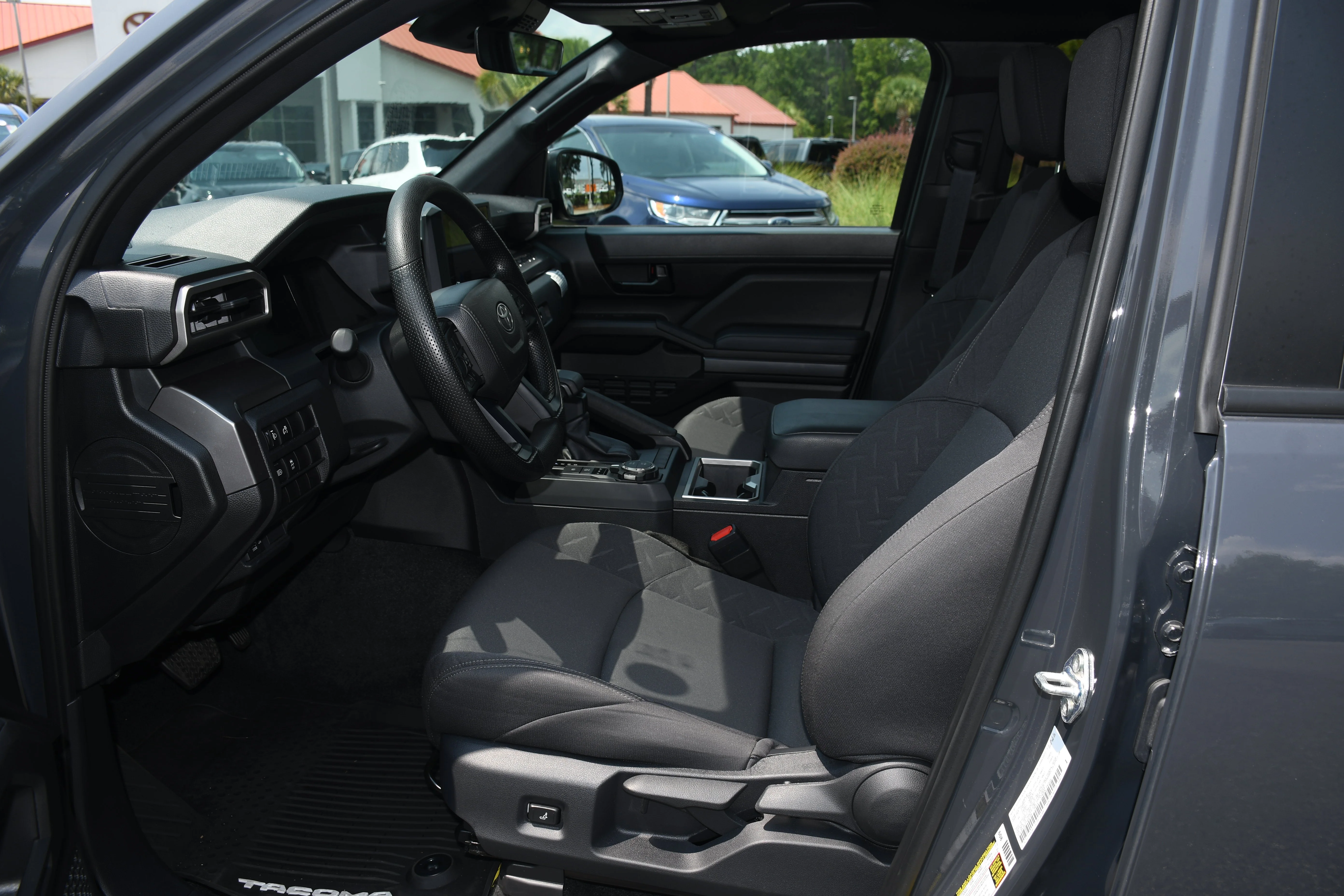 2025 Toyota Tacoma SR5 - Photo 7