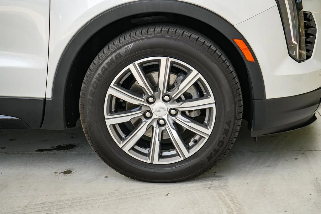 Used 2019 White Cadillac Sport image 11