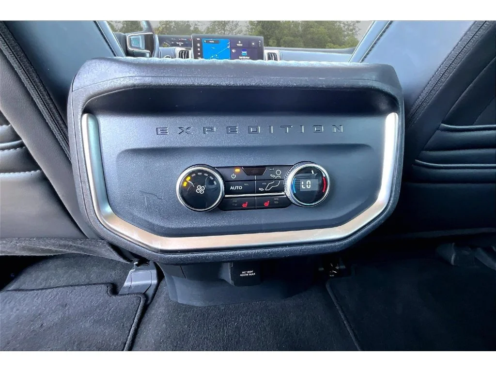 Used 2025 Black Ford Platinum image 11