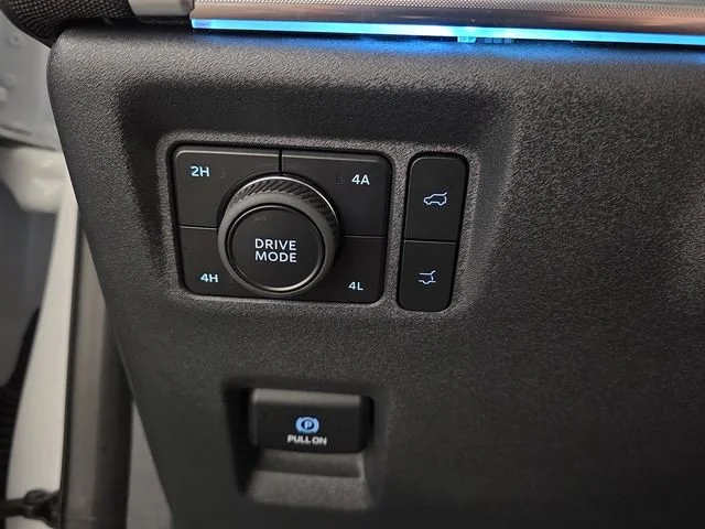 Used 2025 Oxford White Ford Platinum image 17