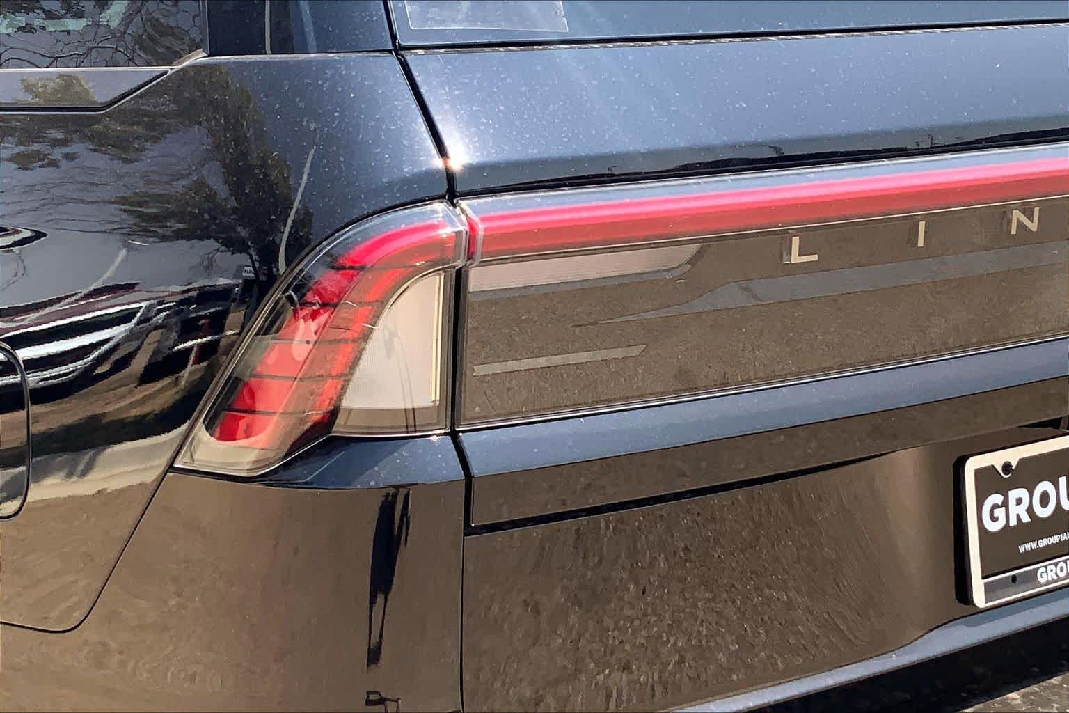 New 2027 Infinite Black Metallic Clearcoat Lincoln Reserve image 14