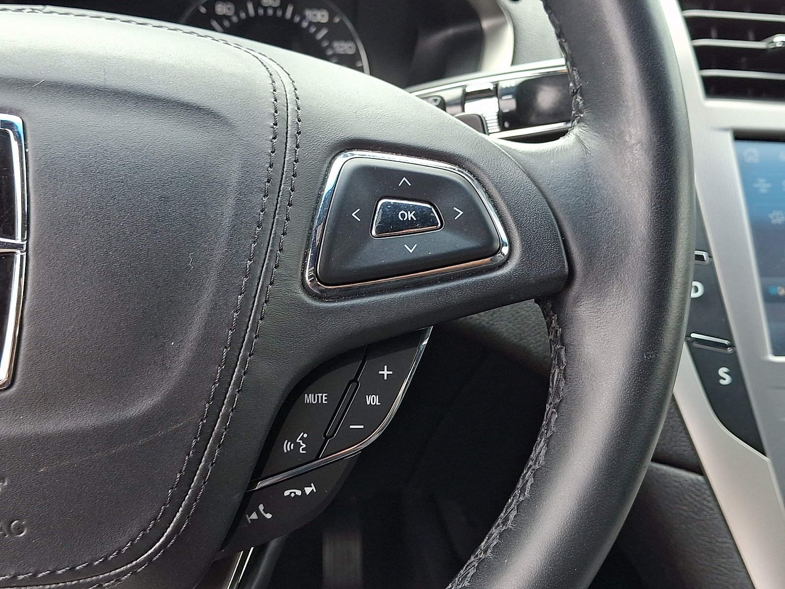 Used 2020 Infinite Black Metallic - UM Lincoln Standard image 21