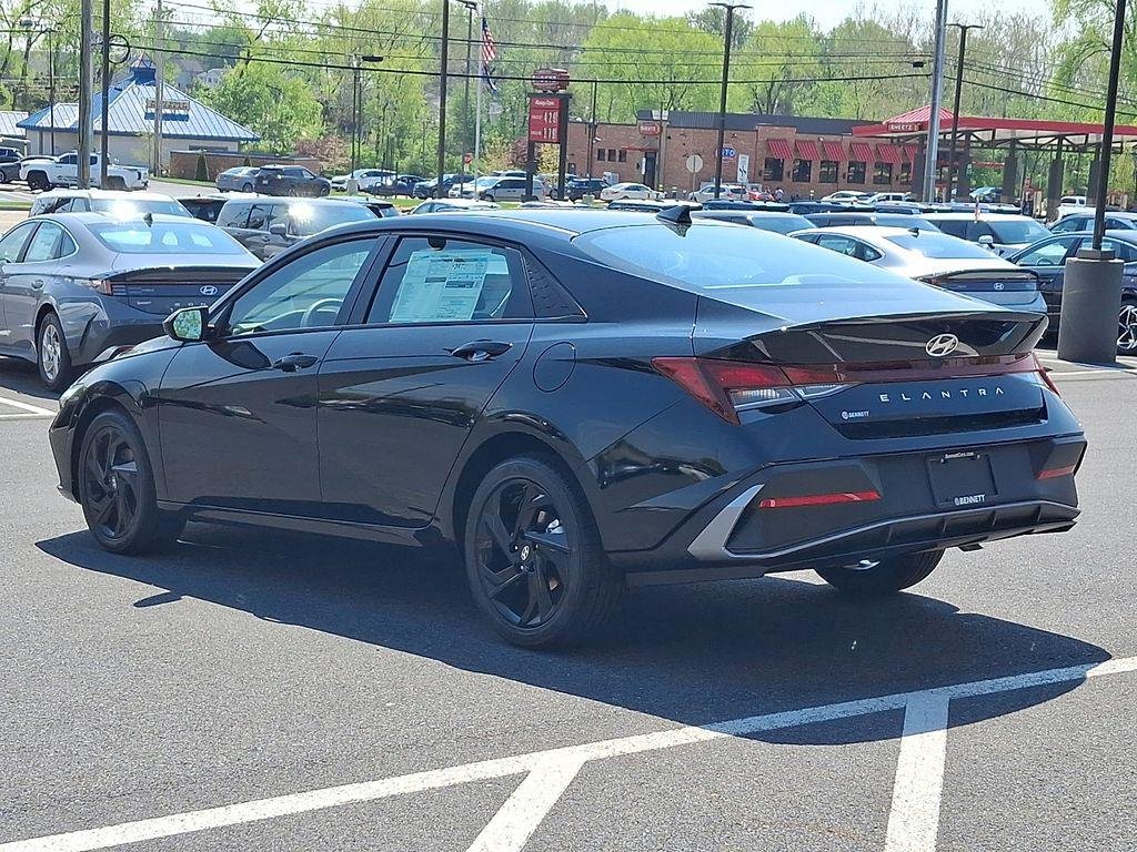 New 2026 Abyss Black Hyundai SEL Sport image 4