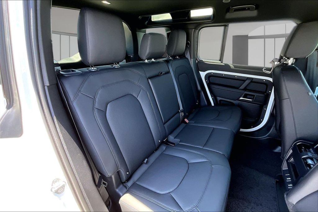 New 2026 FUJI WHITE Land Rover S 300PS  image 10