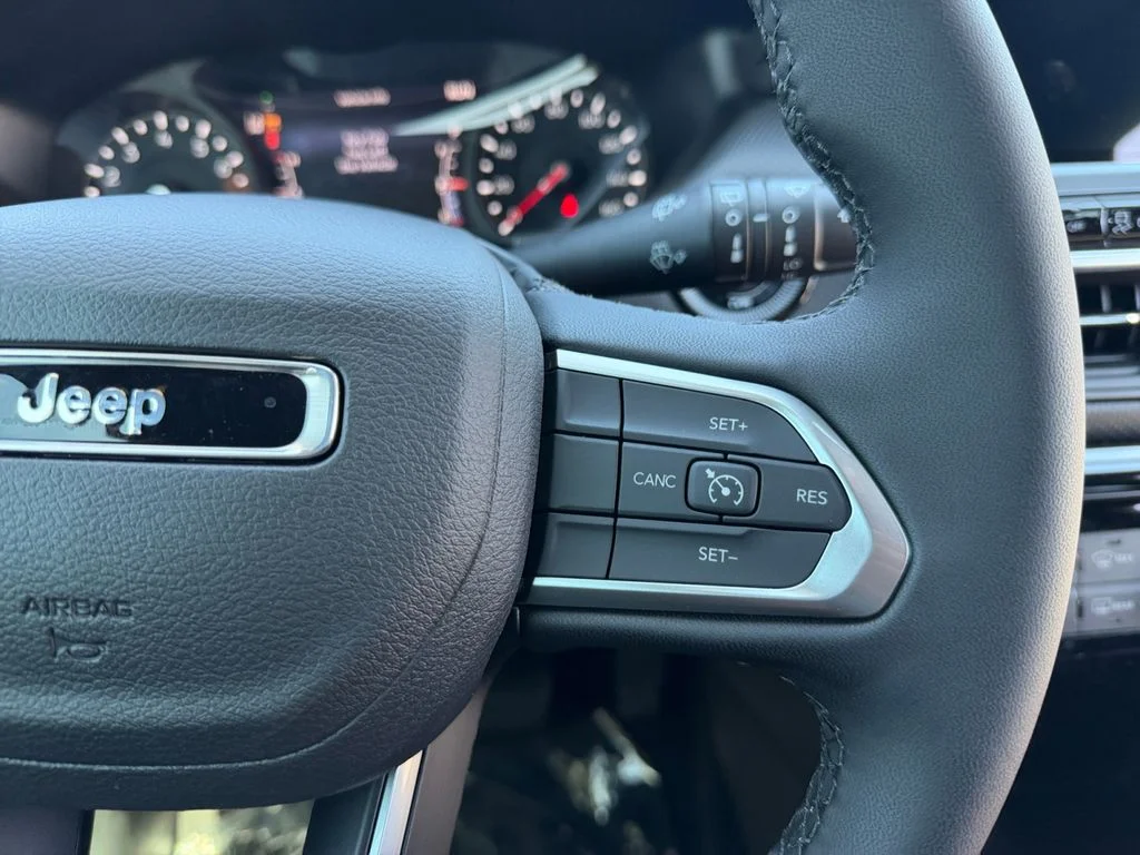 New 2026 White Jeep Latitude image 25