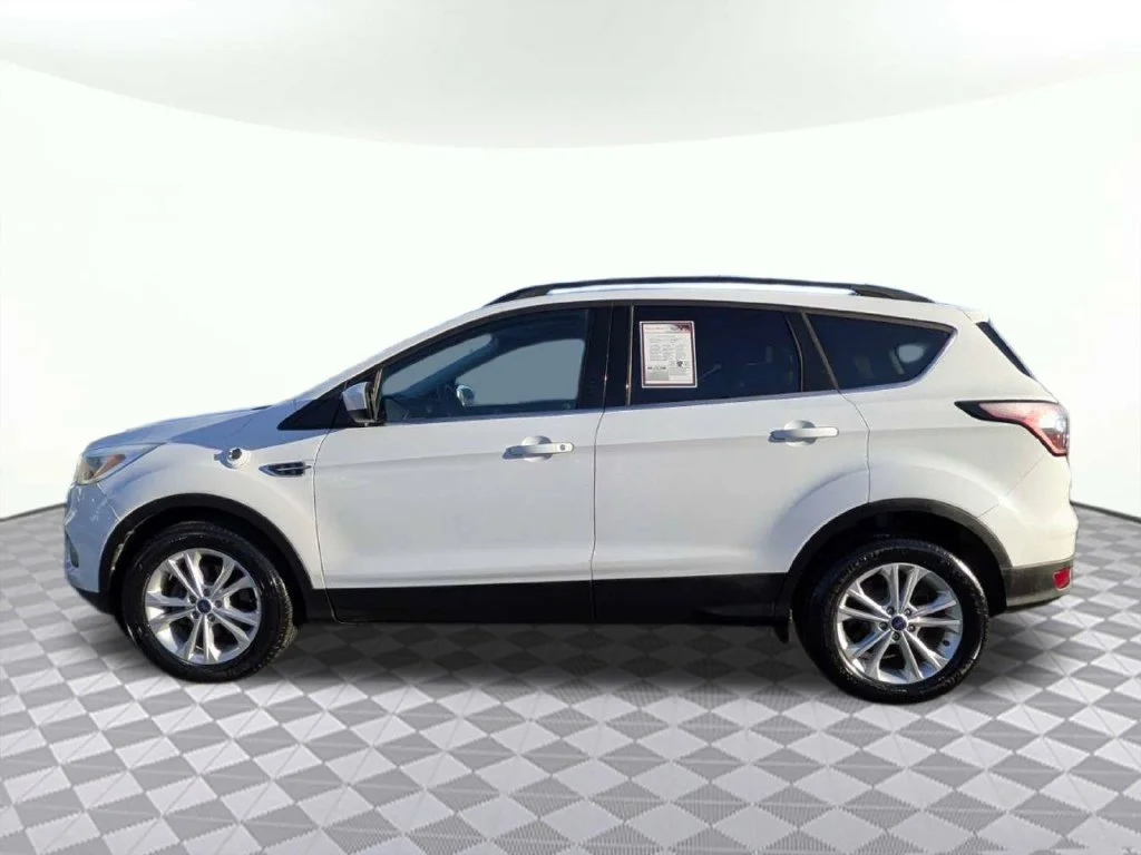 Used 2018 Oxford White Ford SE image 6