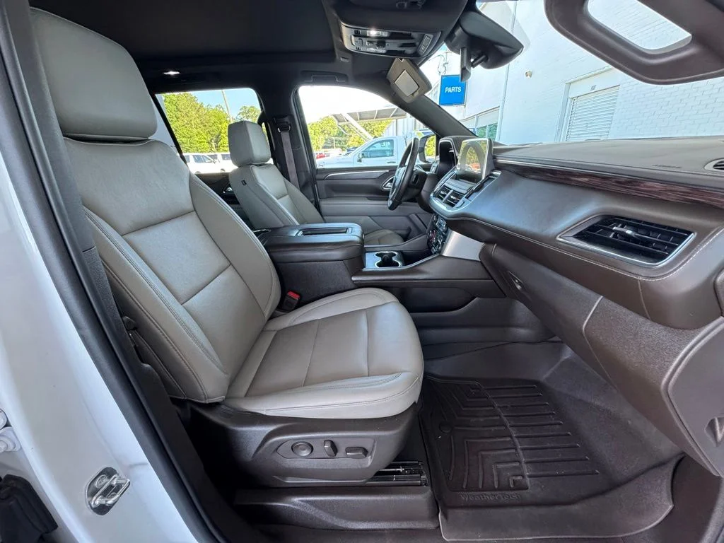 Used 2023 White Chevrolet Z71 image 17