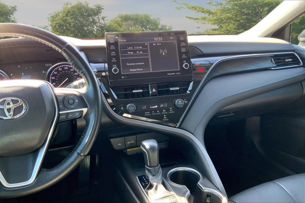 Used 2021 Black Toyota XLE image 9