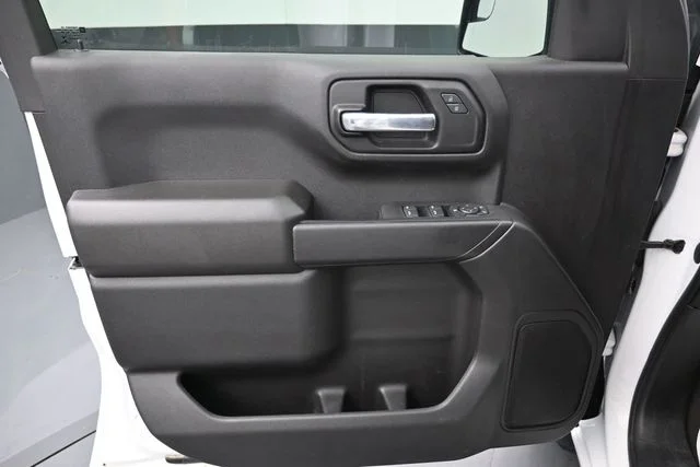 Used 2022 White Chevrolet Custom image 15
