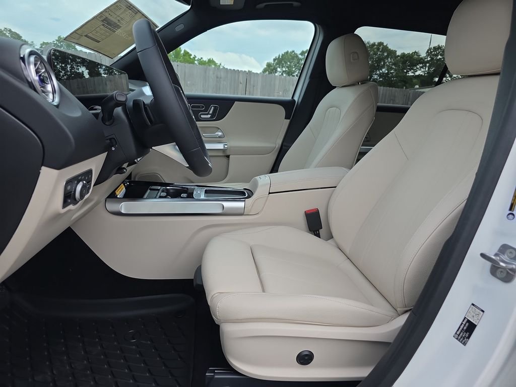 New 2026 White Mercedes-Benz GLB 250 image 10