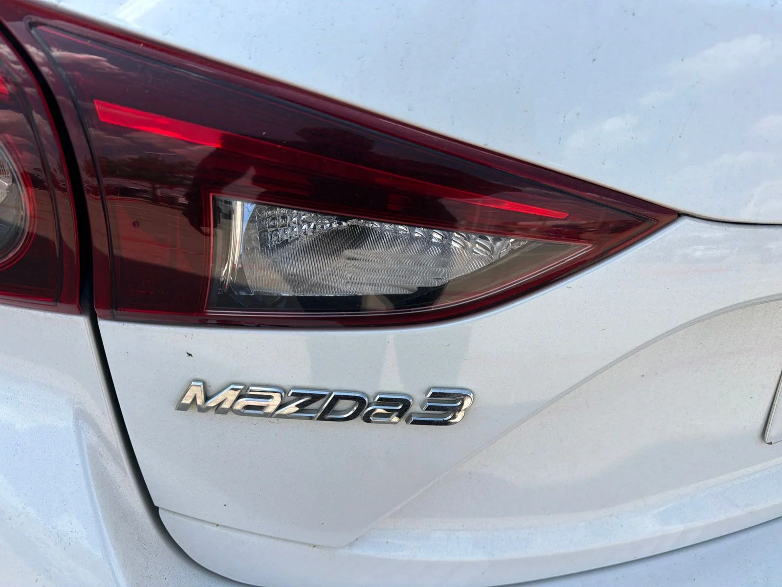 Used 2018 White Mazda Touring image 15