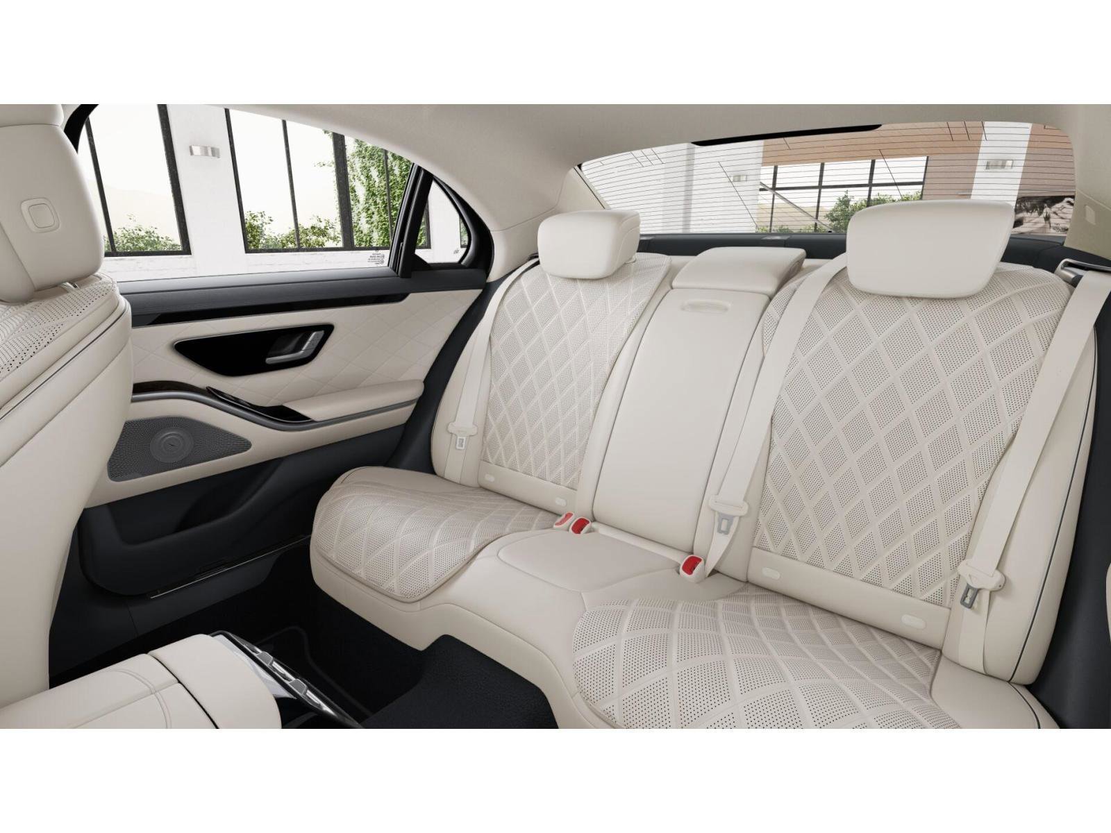 Used 2026 MANUFAKTUR Moonlight White Metallic Mercedes-Benz S 580 image 5