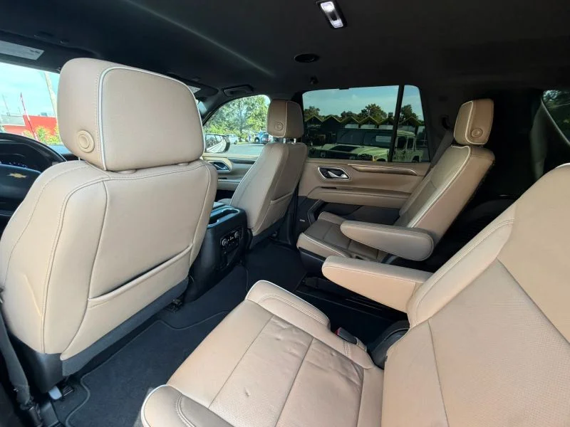 Used 2022 White Chevrolet Premier Sport Utility 4D image 13