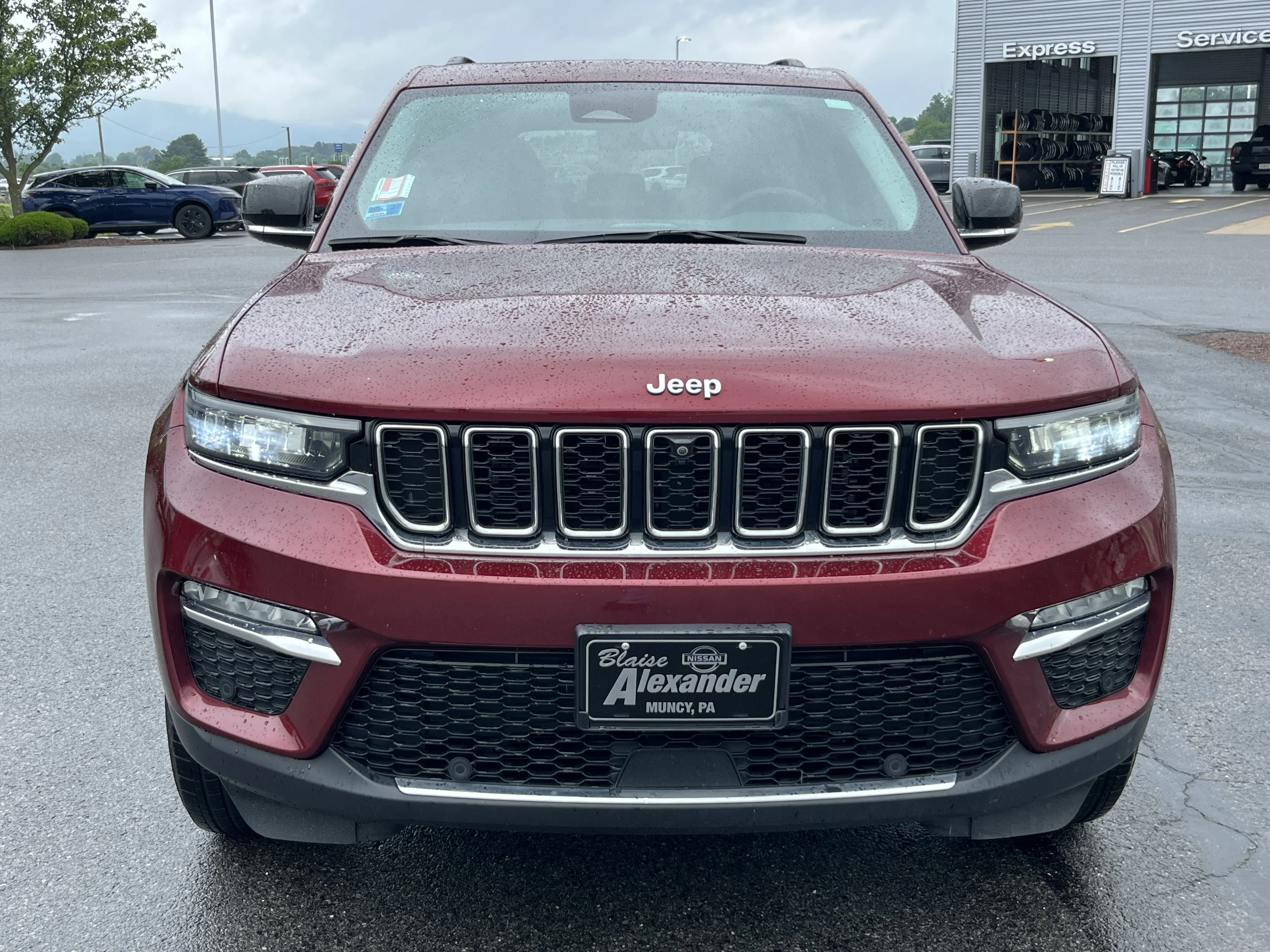 Used 2023 Velvet Jeep 4xe image 12