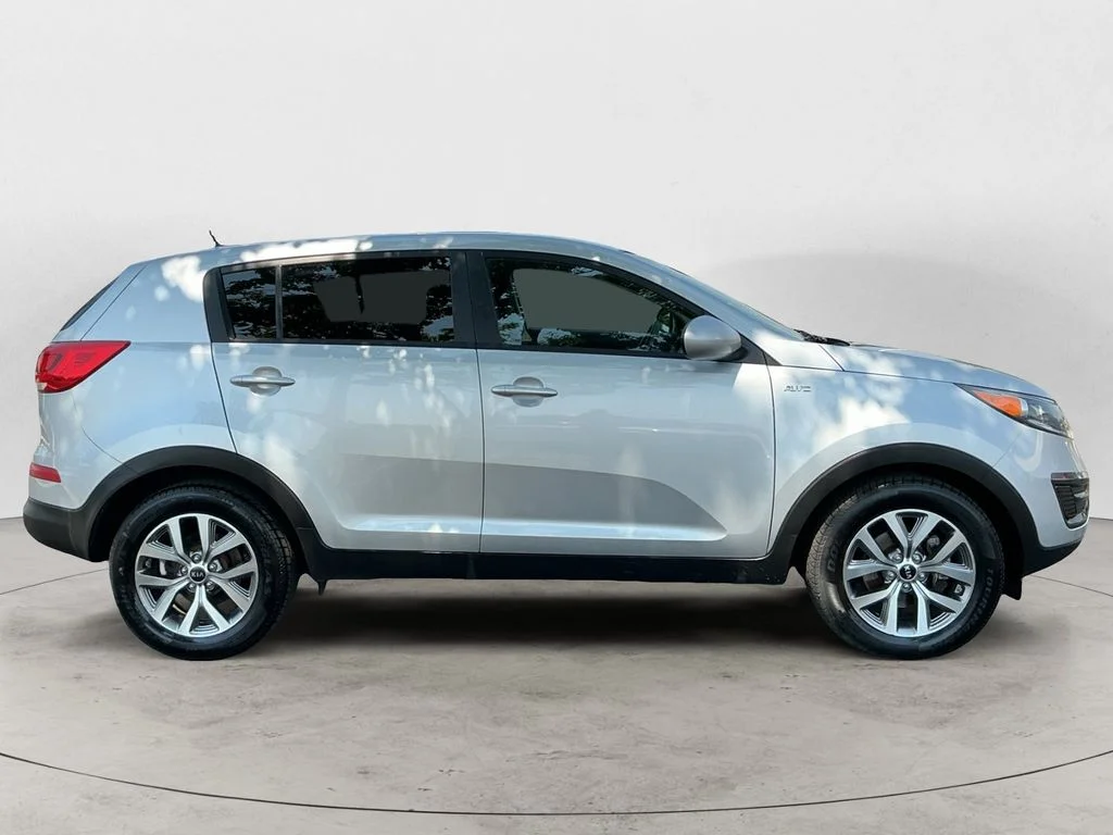 Used 2016 Silver Kia LX image 4