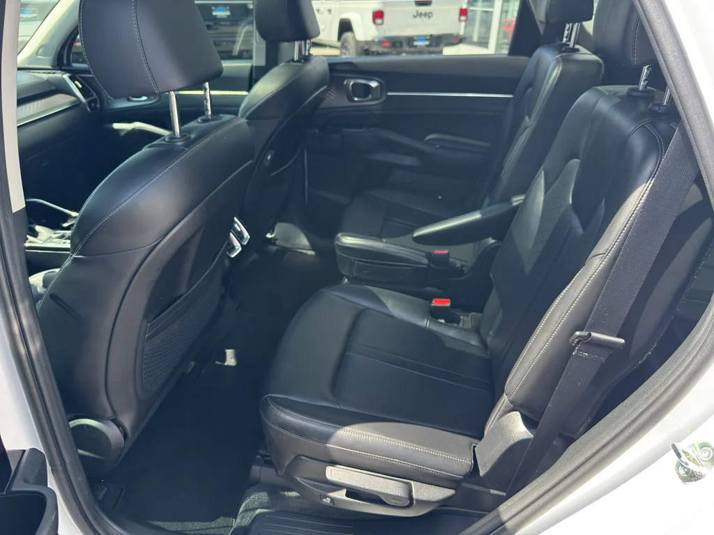 Used 2023 Glacial White Pearl Kia SX image 19
