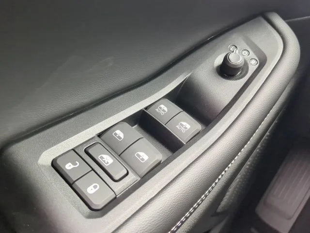 Used 2025 Black Jeep Altitude X image 21