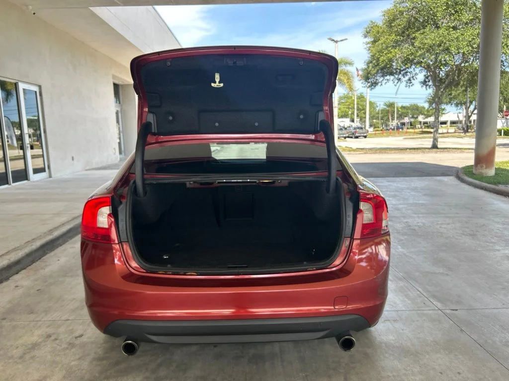 Used 2013  Volvo  image 29