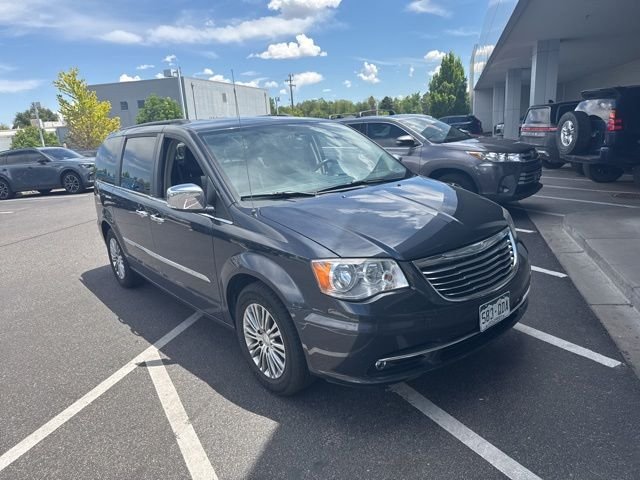 2014 Chrysler Town & Country Touring-L's photo