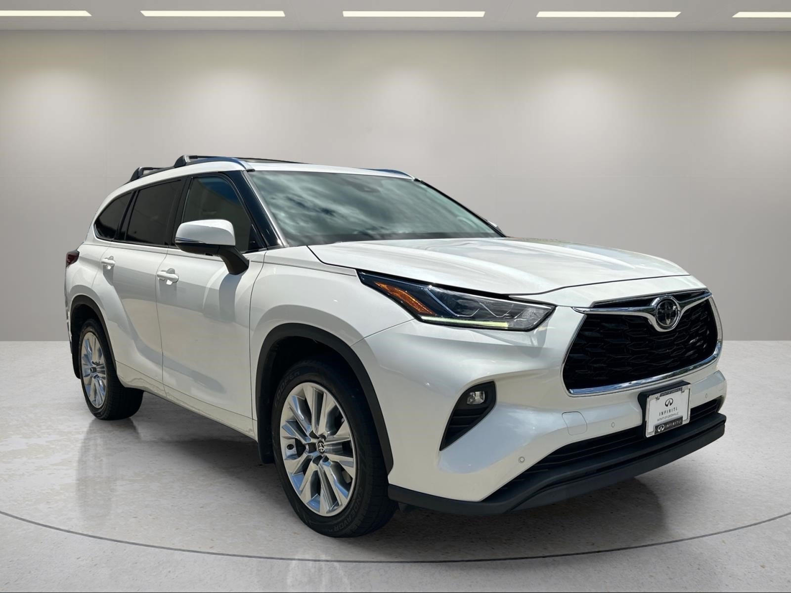 Used 2020 Blizzard Pearl Toyota Limited image 7