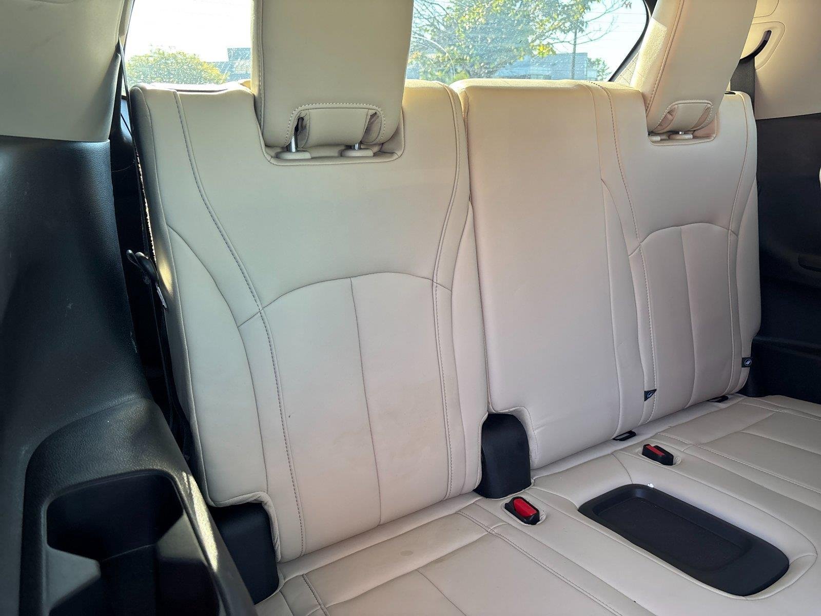 Used 2023 Majestic White INFINITI LUXE image 38