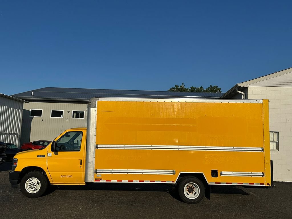 Used 2022 Yellow Ford CUTWY image 7