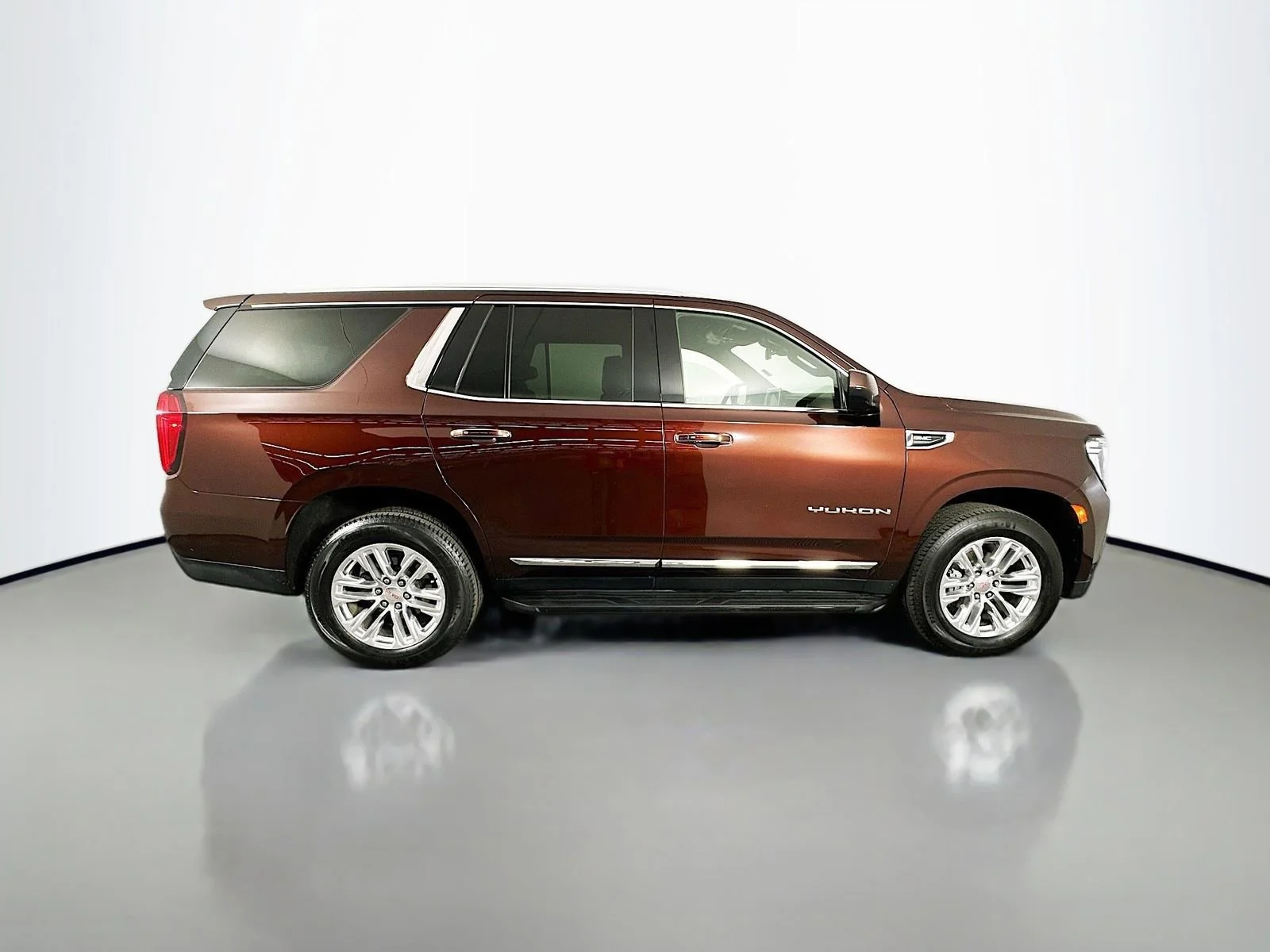 2023 GMC Yukon SLT - Photo 38