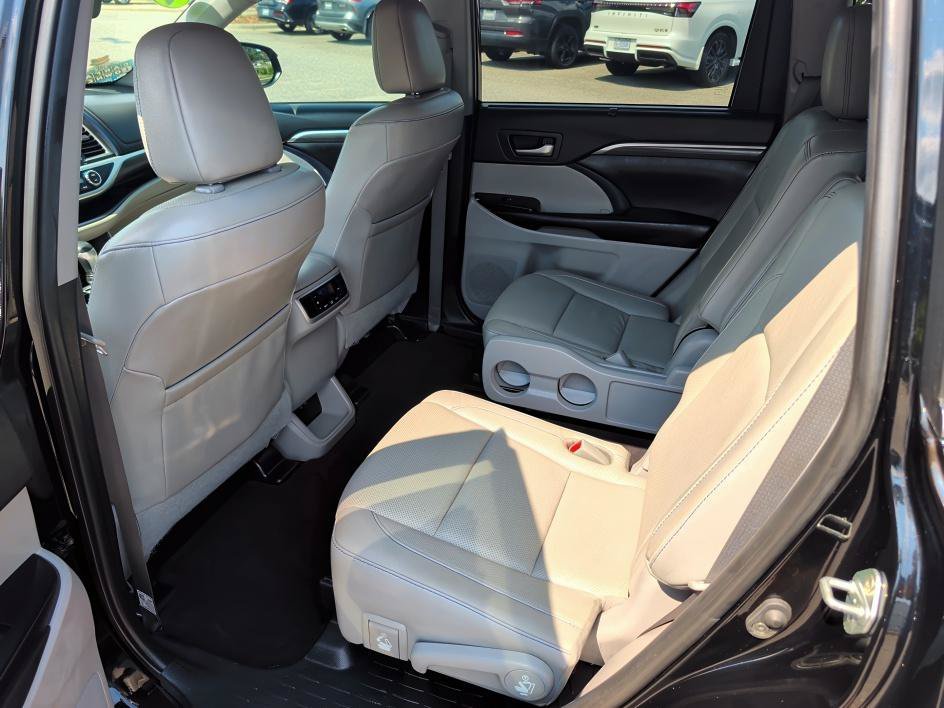 Used 2019 Midnight Black Metallic Toyota Limited image 9