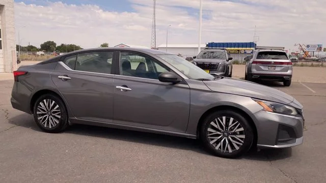 Used 2025 Gray Nissan 2.5 SV image 3