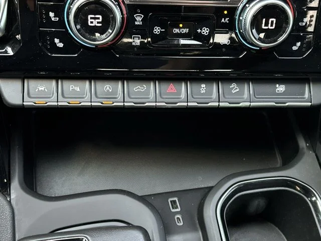 Used 2022 White GMC AT4 image 43
