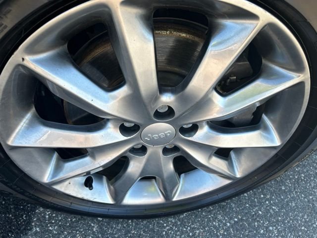 Used 2018 Gray Jeep Limited image 9