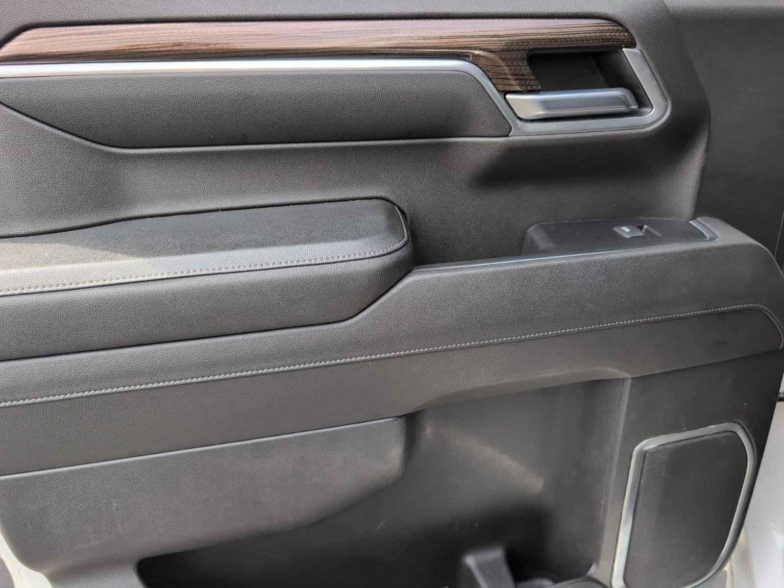 Used 2022 Summit White Chevrolet LT image 30
