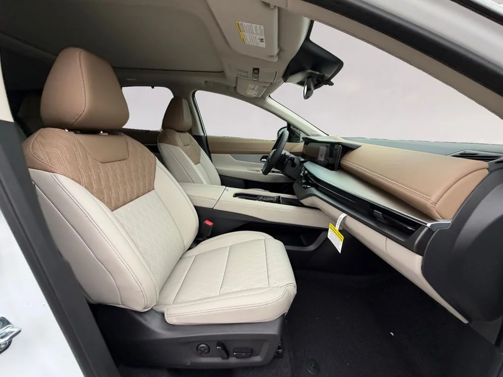 New 2026 White Nissan Platinum image 17