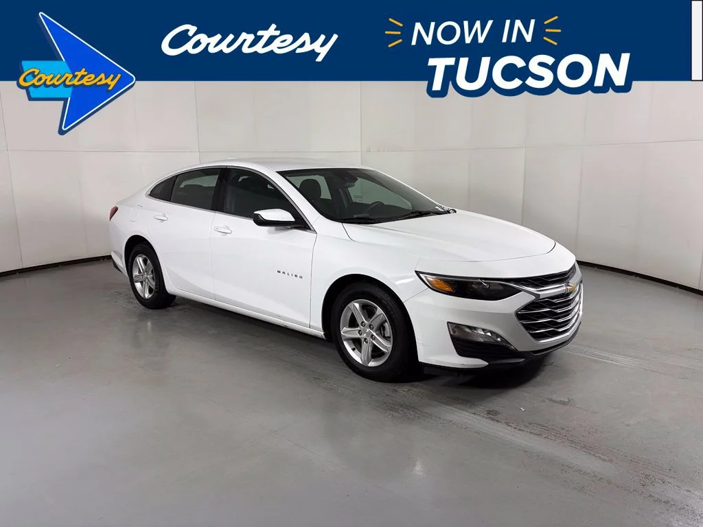 Used 2024 Summit White Chevrolet 1LT image 1