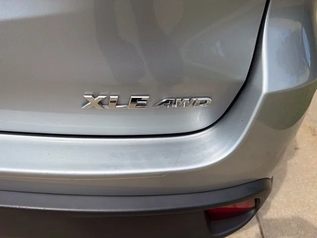 Used 2017 Silver Toyota XLE image 5