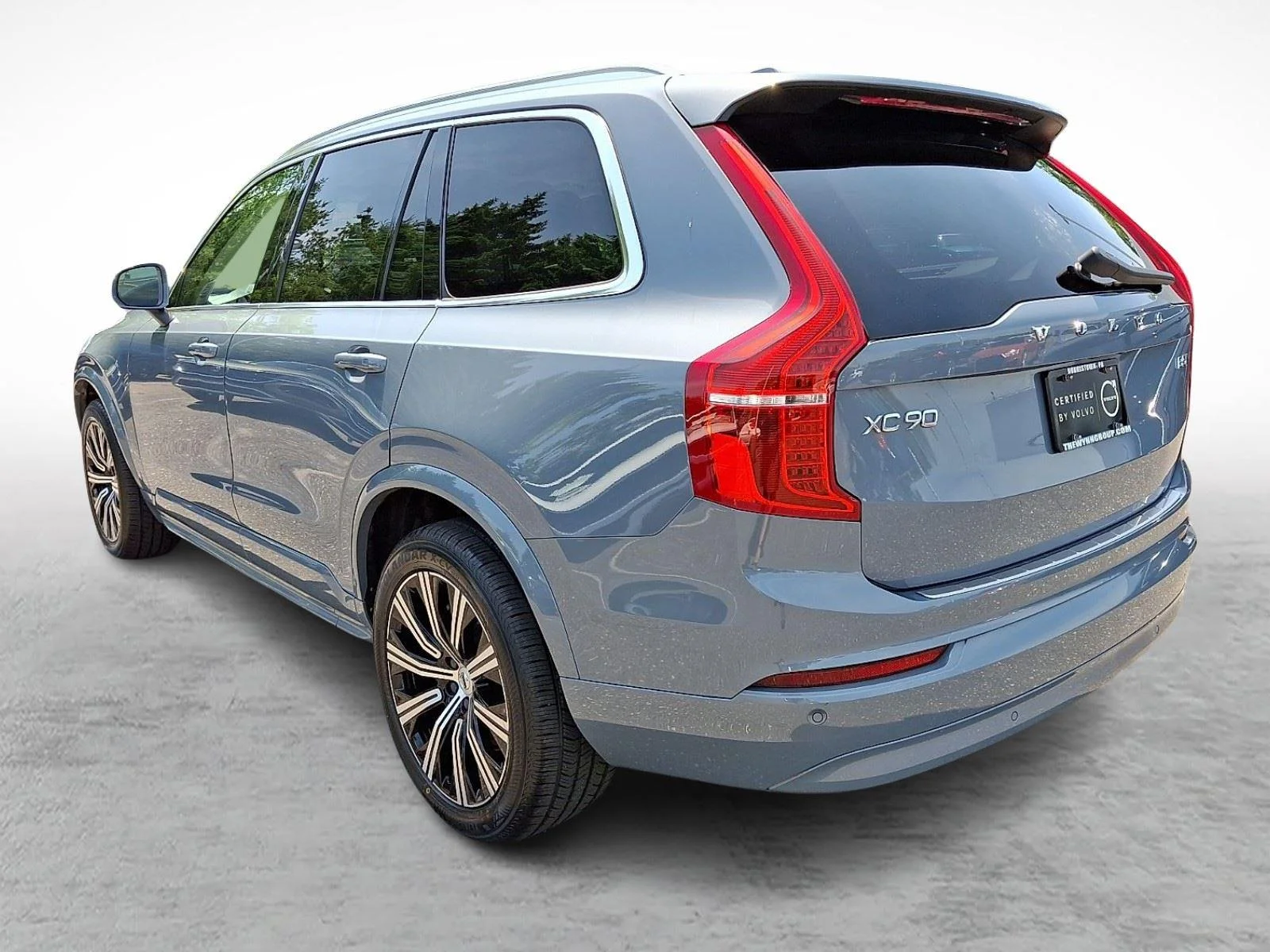 Used 2023 Thunder Grey Metallic Volvo Core image 4