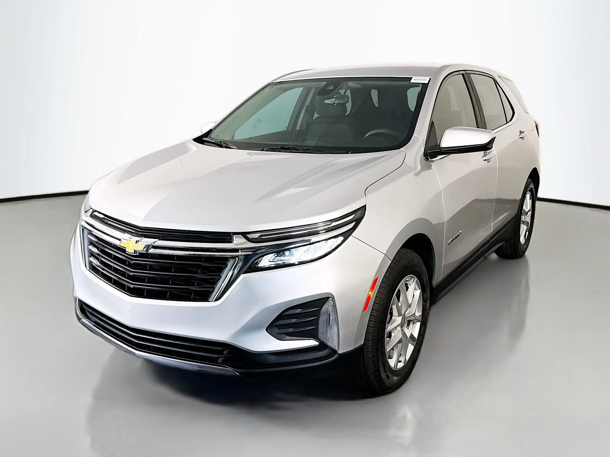 Used 2022 Silver Ice Metallic Chevrolet LT image 3