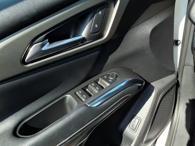 Used 2025 Summit White Chevrolet LT image 9