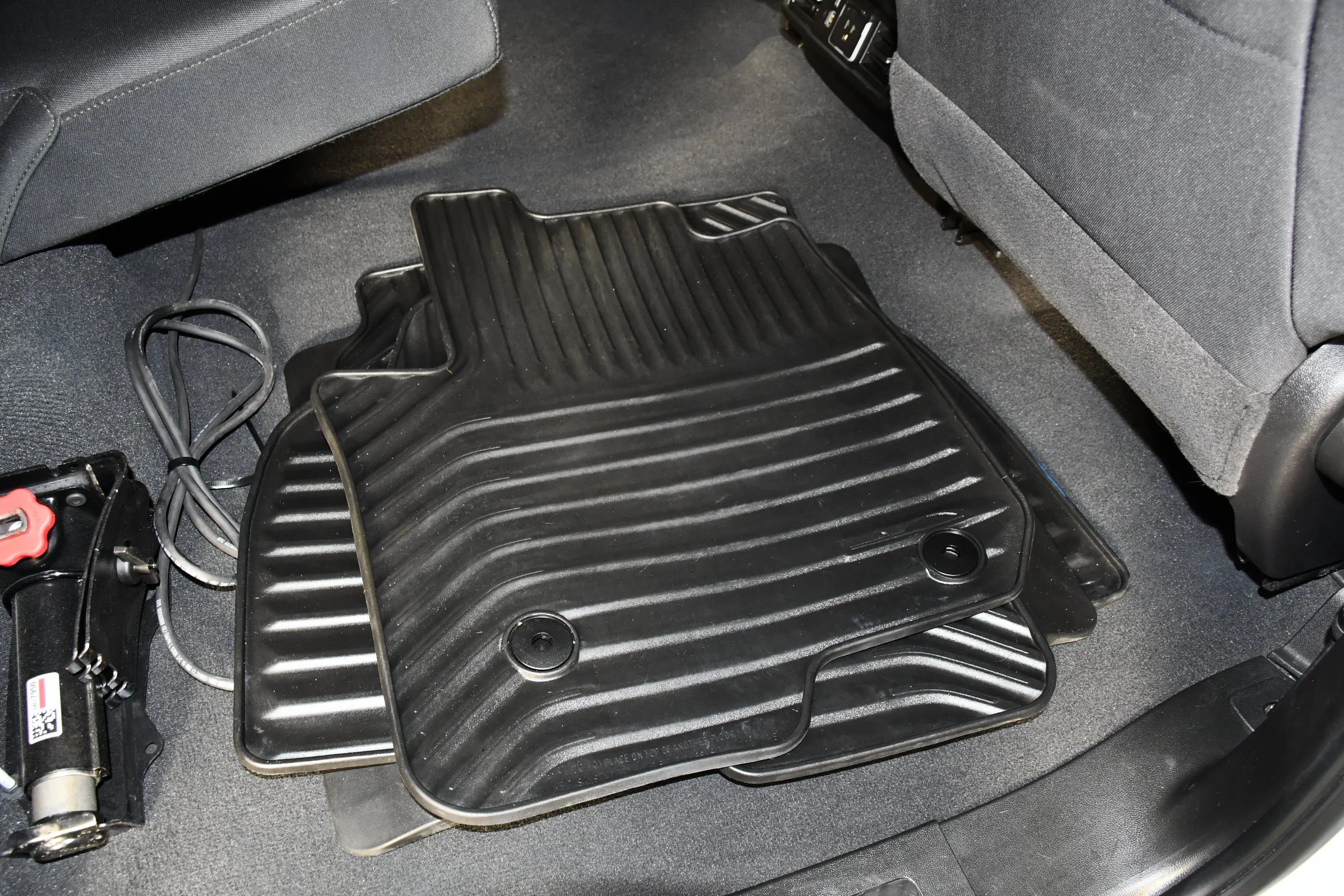 Used 2025 Summit White Chevrolet LT image 47