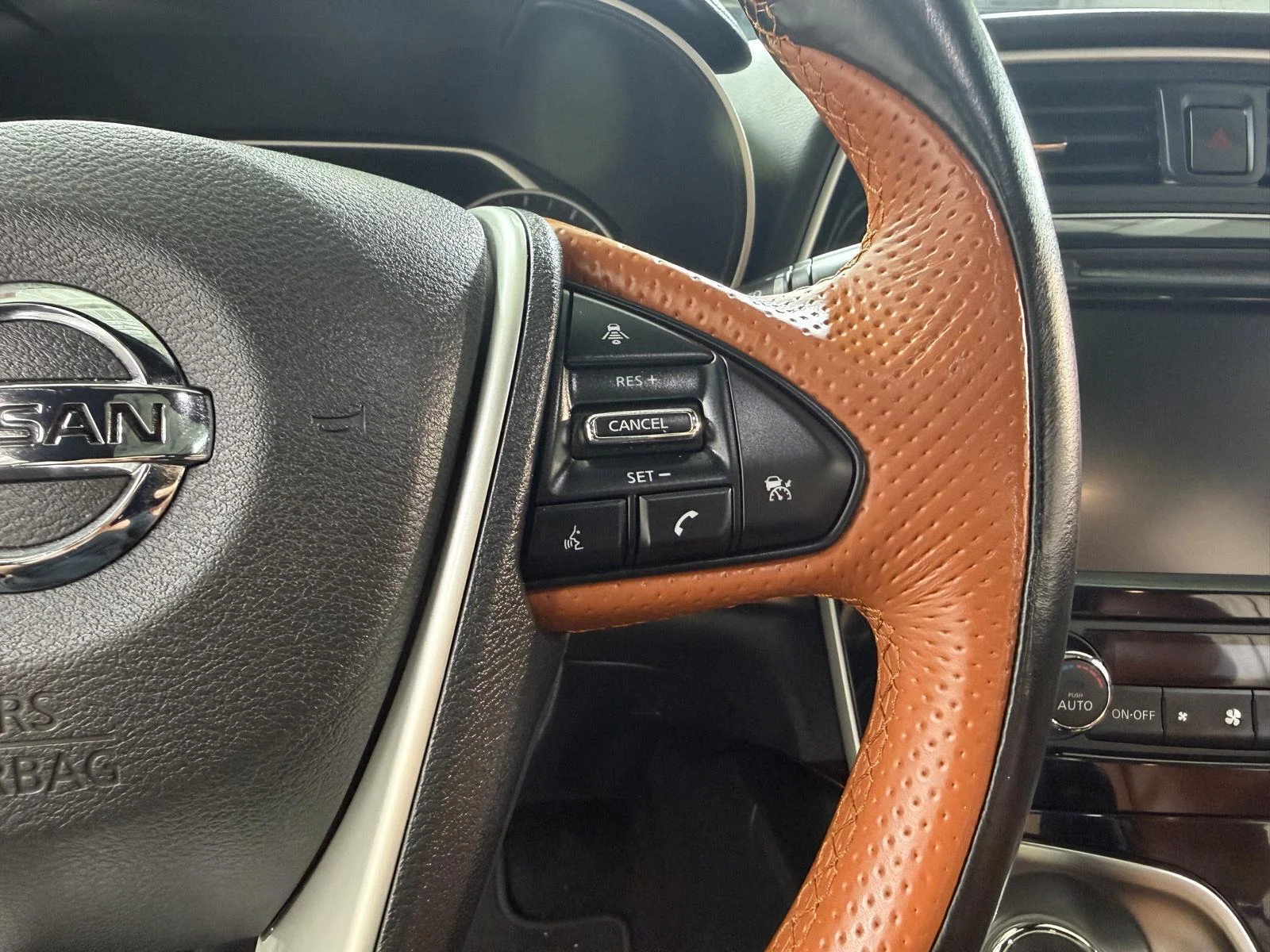 Used 2019 Pearl White Tricoat Nissan Platinum image 15